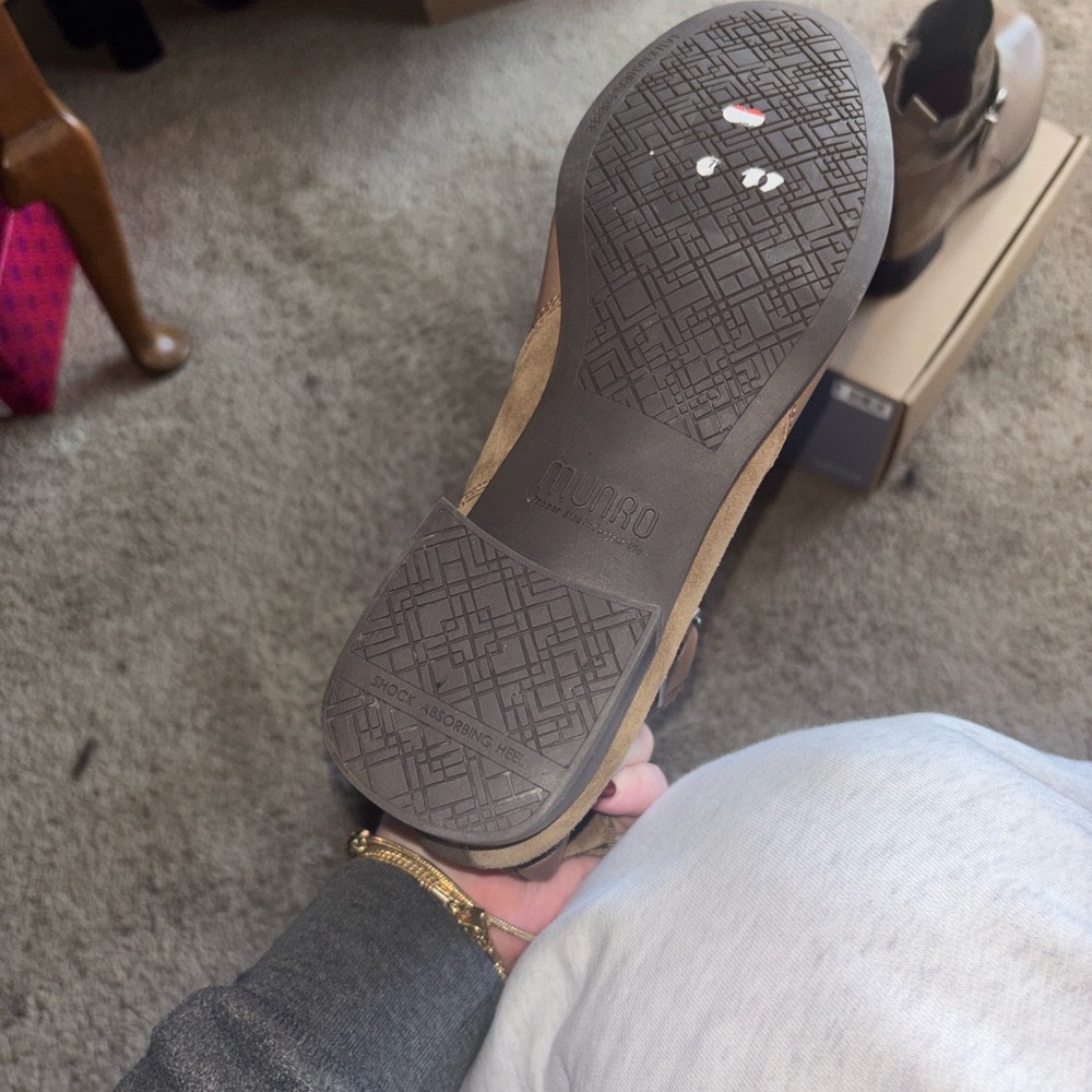 Munro Tan and Brown Shock Absorbing Boots Never Worn - Picture 2 of 6
